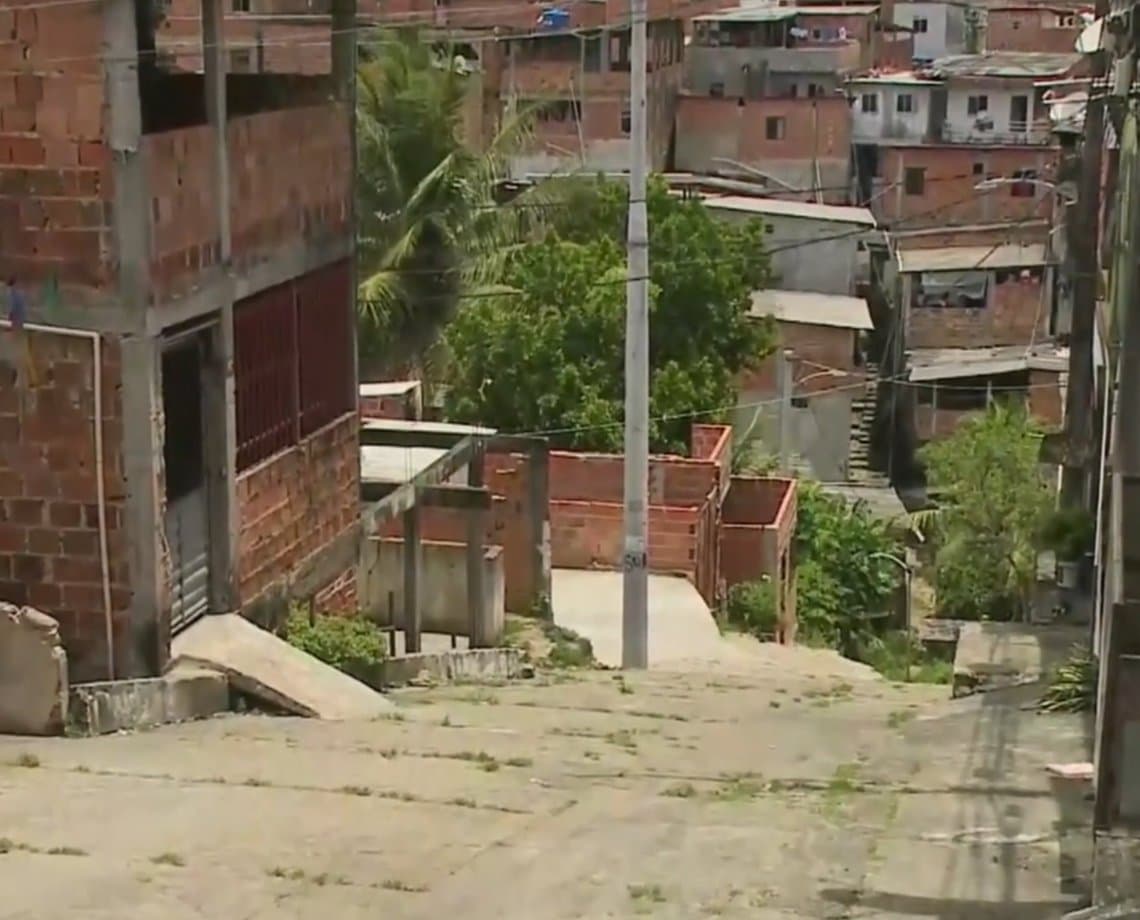 Rajadas de tiros aterrorizam moradores do Jardim Santa Inácio durante guerra entre facções; um homem morreu 