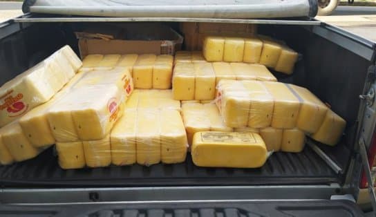 Imagem de Homem é flagrado transportando 250 kg de queijo de forma irregular em Feira de Santana