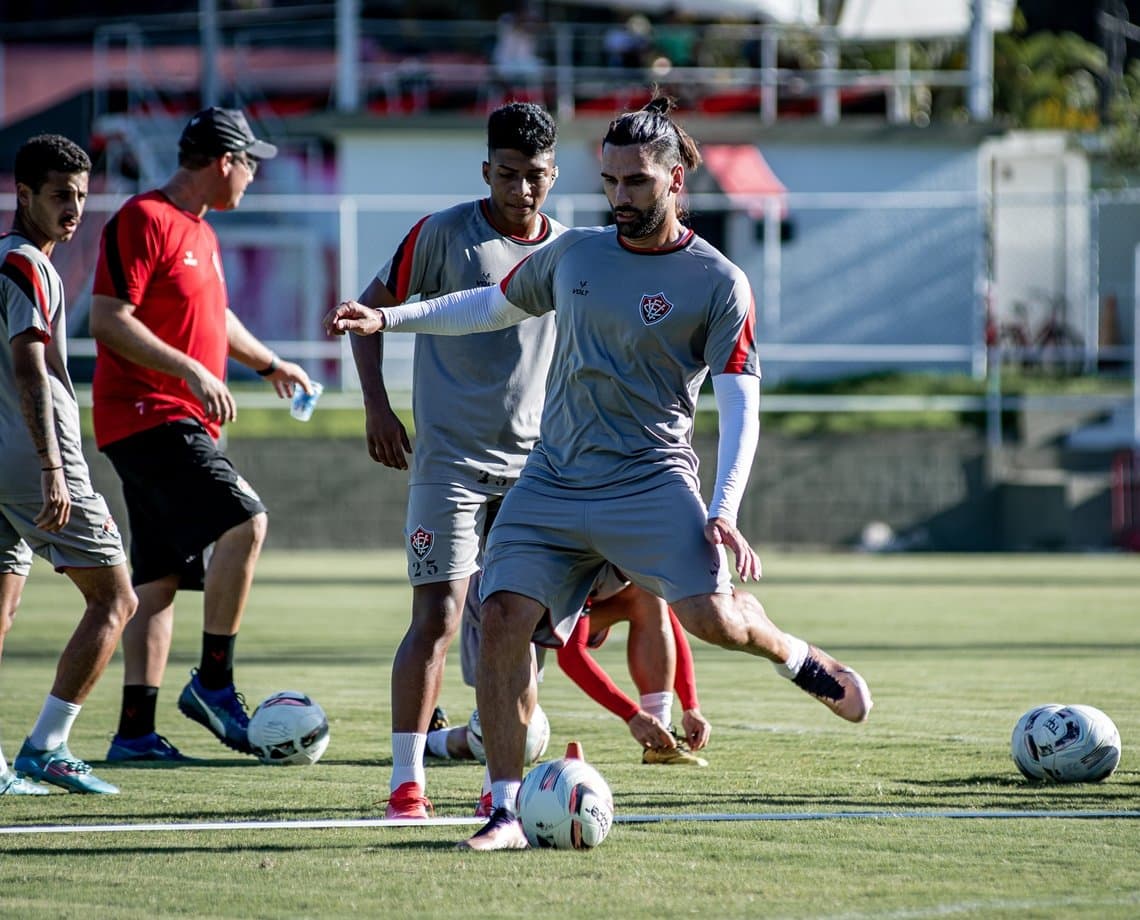 Com trio regularizado, Vitória vai até Juazeiro em busca da recuperação no Baianão