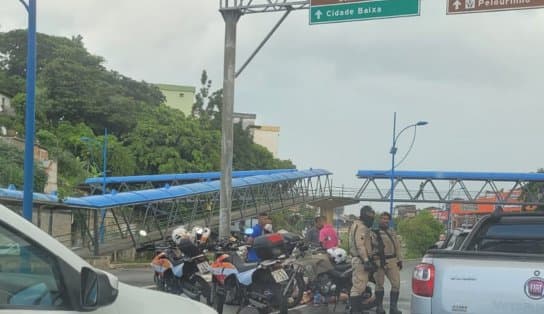 Imagem de Acidente deixa trânsito lento na Avenida Vasco da Gama, sentido Dique