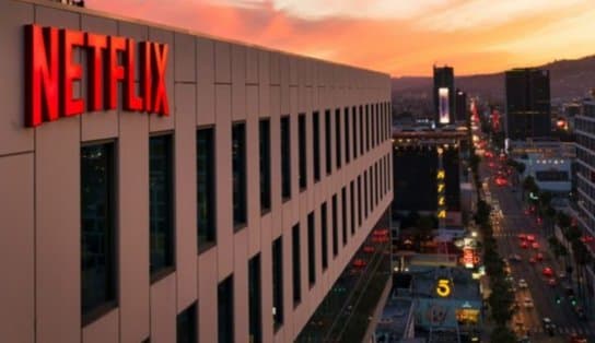 Imagem de Salário de quase R$ 2 milhões: Netflix procura atendente de bordo para jato da empresa