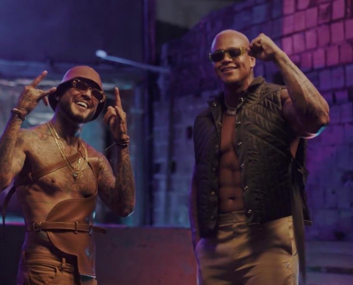 Léo Santana lança single “Favela Venceu” em parceria com Igor Kannário; confira o clipe