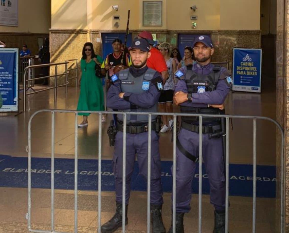 Dois homens são detidos por extorção a turistas no bairro do comércio em Salvador 