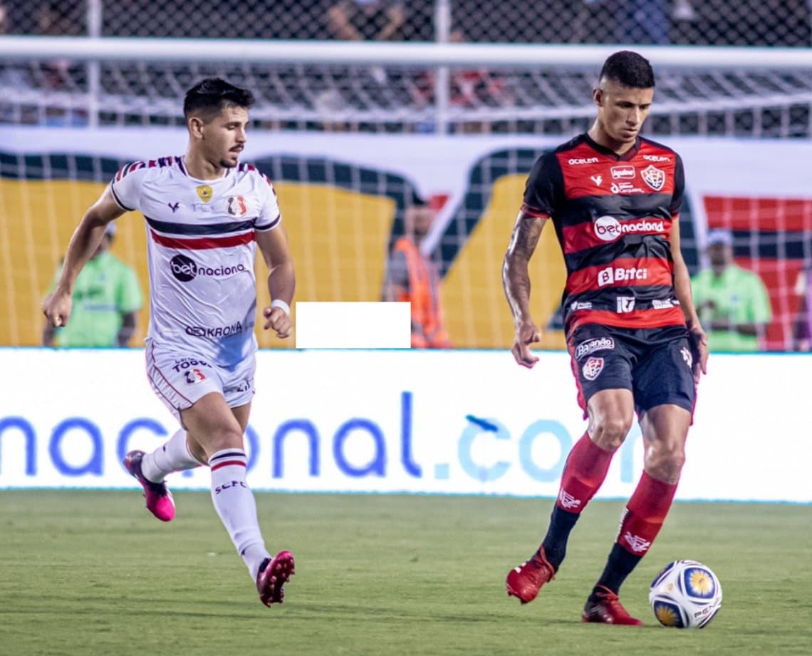 Defesa falha e Vitória leva gol nos últimos minutos, time segue sem vencer 