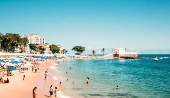 Imagem de Praia do Porto da Barra está imprópria para banho neste domingo; confira lista completa divulgada pelo Inema