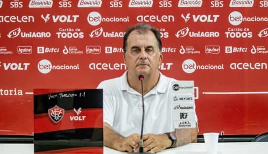 Imagem de Em seca de vitórias, Fábio Mota protege treinador e comenta futuro do clube: "elenco em formação"