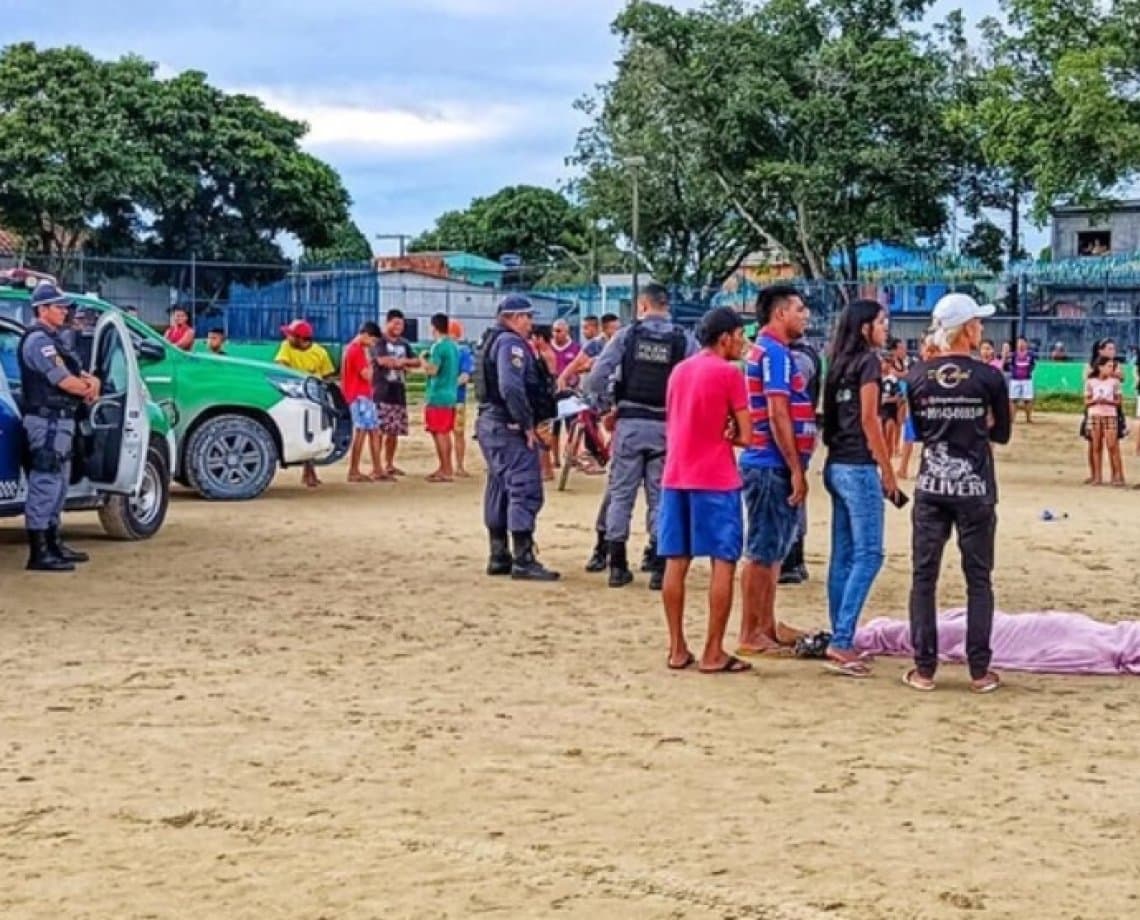 Três morrem após partida de futebol ser invadida por atiradores no Amazonas; vídeos registraram atentado