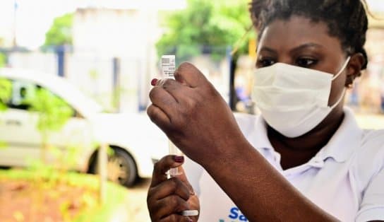 Imagem de Secretaria da Saúde alerta população para se vacinar contra a covid-19; apenas 50% tomou a quarta dose