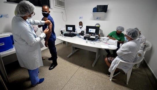 Imagem de Pacientes em hemodiálise fazem parte do grupo que está sendo vacinado nesta segunda em Salvador; confira