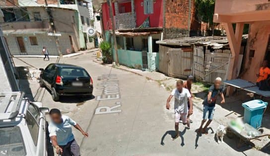 Imagem de Google flagra homens armados em rua de Salvador; veja outros flagras inusitados pelo mundo