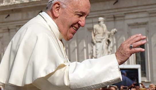 Imagem de Papa Francisco decide revogar privilégios de cardeais e bispos do Vaticano 