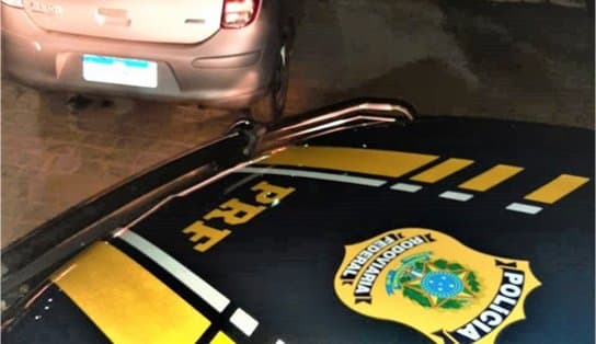 Imagem de Com carro roubado, homem é parado e alega ter pedido emprestado para evento religioso na Bahia