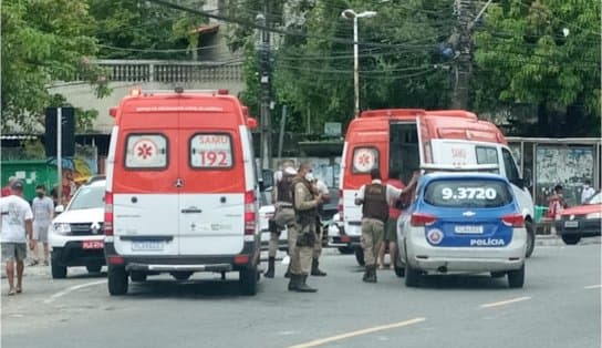 Imagem de Suspeitos de assalto sofrem acidente e são espancados enquanto gritam de dor em Salvador 