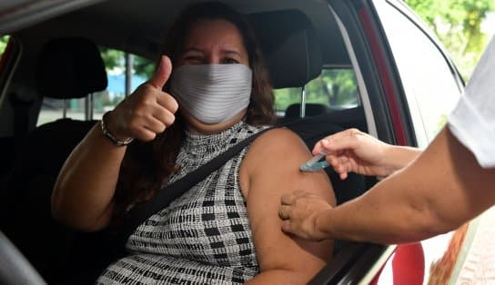 Imagem de Filas em postos de vacinação têm confusão e causam impacto no trânsito de Salvador