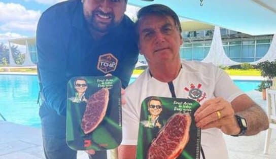 Imagem de Bolsonaro faz churrasco com picanha personalizada vendida por R$ 1.799 o quilo