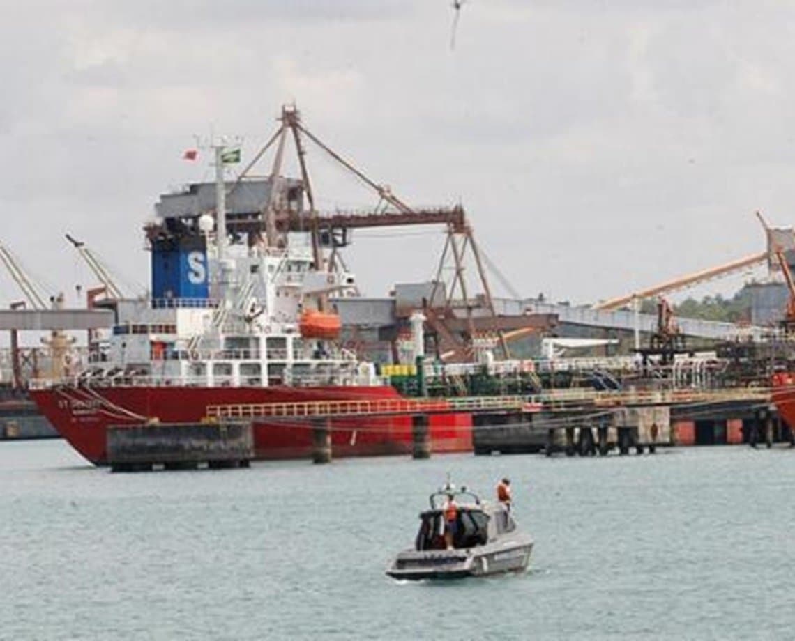 Navio atracado no Porto de Aratu fica em quarentena após tripulante testar positivo para a Covid-19