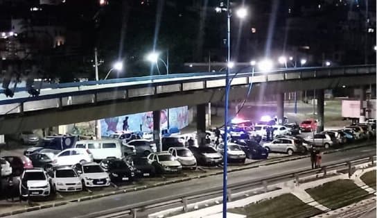 Imagem de Homem é morto a tiros dentro de carro na Avenida Vasco da Gama; suspeito de cometer assassinato estava em uma moto