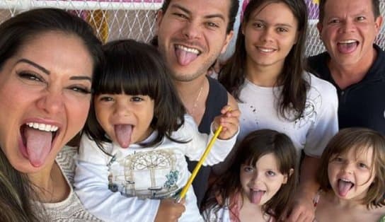 Imagem de Mayra Cardi reúne ex-maridos e filhos em foto e celebra: "a vida é curta para viver de mágoas"