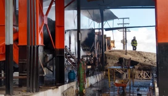 Imagem de Explosão de tanque de óleo provoca incêndio em usina de Conceição do Jacuípe; uma pessoa ficou ferida