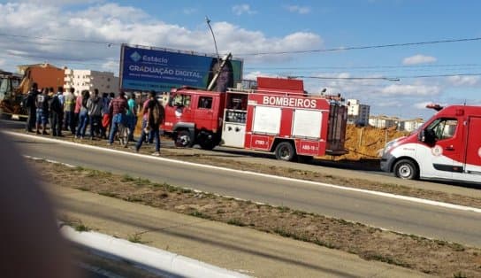 Imagem de Trabalhadores morrem soterrados após estrutura de obra desabar em uma das principais avenidas de Vitória da Conquista