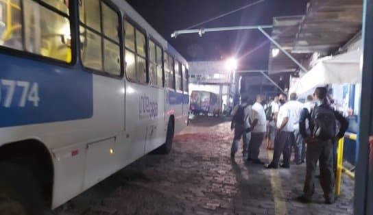 Imagem de Com atraso de quatro horas, parte da frota de ônibus de Salvador inicia atividades após assembleia de rodoviários; entenda