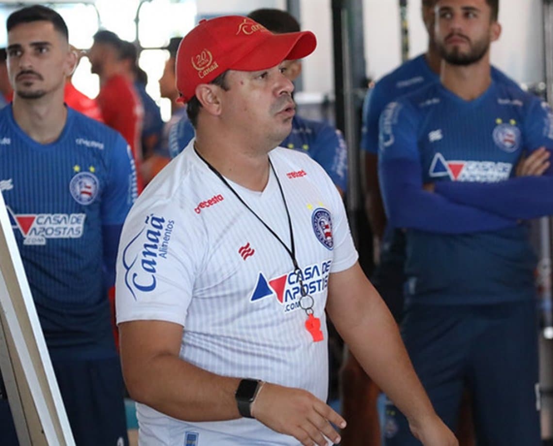 'Dor de cabeça': Dado Cavalcanti tem problemas para escalar Bahia diante do Flamengo neste domingo