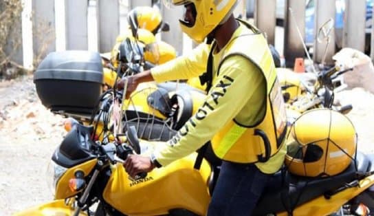 Imagem de Mototaxistas regulamentados de Salvador já podem retirar cestas básicas; veja cronograma