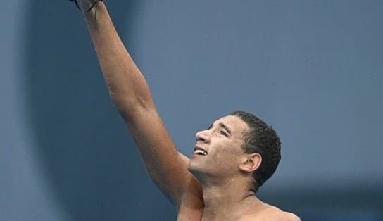 Imagem de De azarão a campeão: aos 18 anos, nadador surpreende o mundo e ganha o ouro nos 400 m livre: "não posso acreditar"