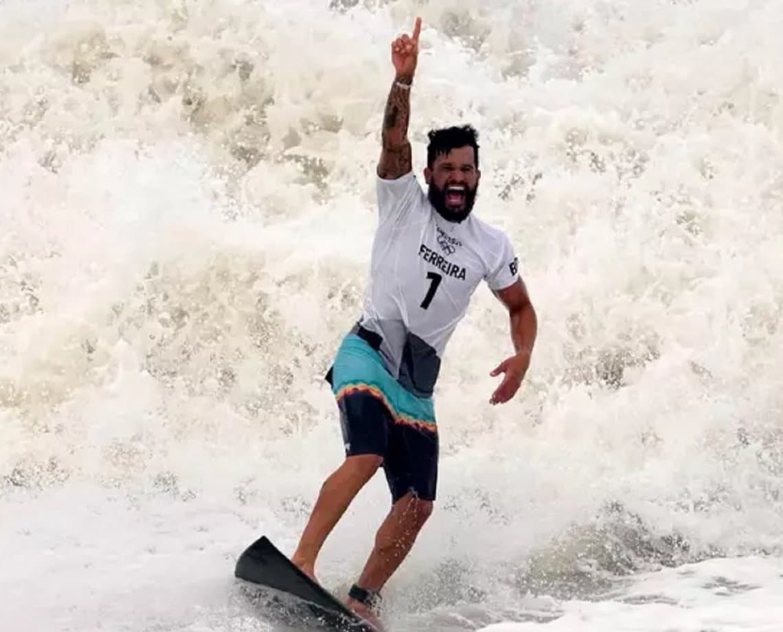 Ítalo Ferreira reluz no mar e surfe dá primeira medalha de ouro ao Brasil nos Jogos Olímpicos de Tóquio