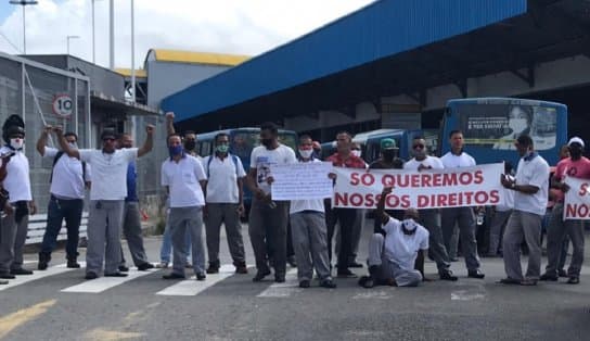 Imagem de Rodoviários bloqueiam Estação Mussurunga por falta de pagamento; "ato de desespero" 