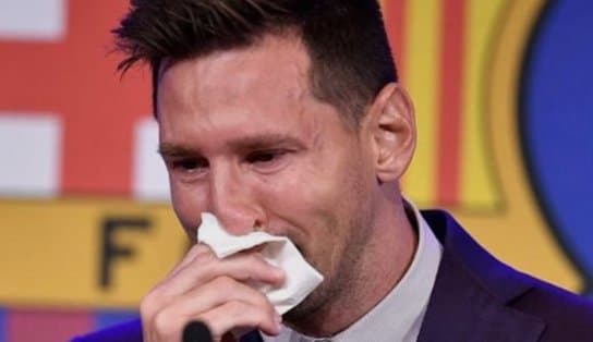 Imagem de Pagaria? Lenço usado por Messi em adeus do Barça é colocado à venda por R$ 5,2 milhões