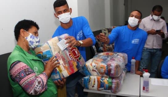 Imagem de Baleiros contemplados pelo programa Salvador por Todos recebem cestas básicas