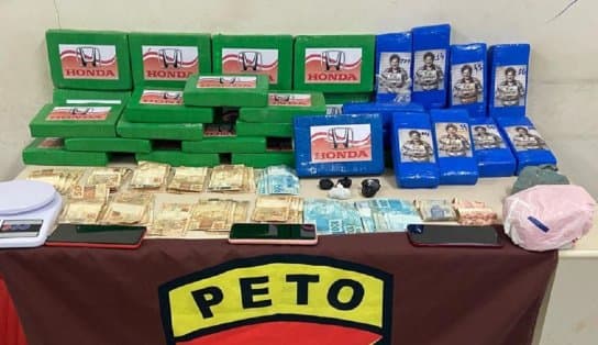 Imagem de Ele tinha R$ 2 milhões em drogas e uma motinha de R$ 7 mil para entrega: PM acaba com delivery do mal na Bahia