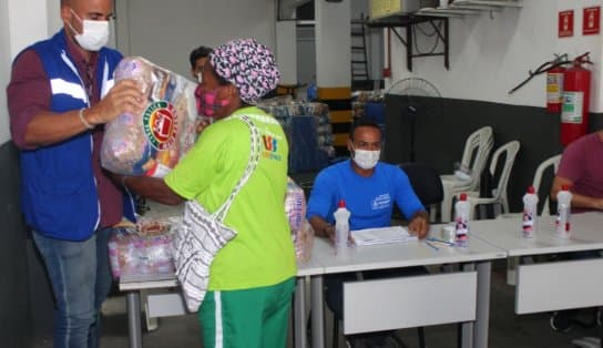 Imagem de Mais três categorias de beneficiários do programa Salvador por Todos recebem cestas básicas nesta quarta