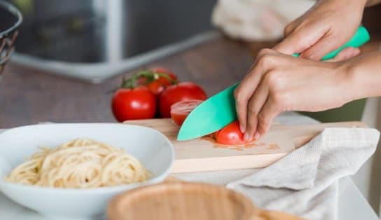 Imagem de Cozinheiro, padeiro, vendedor e outros profissionais podem encontrar vagas de emprego entre as disponíveis nesta sexta; confira