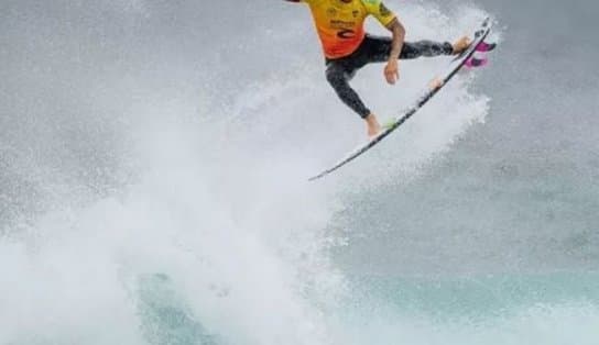 Imagem de Medina faz história e conquista mais um título do Circuito Mundial de Surfe; final teve até tubarão na região da prova