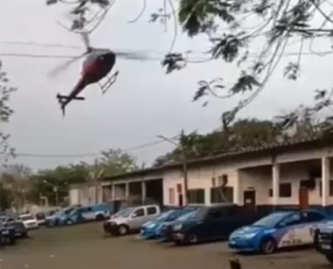 Impressionante: piloto de helicóptero briga com criminosos durante voo e tenta pousar em Batalhão da PM; vídeo registrou tudo