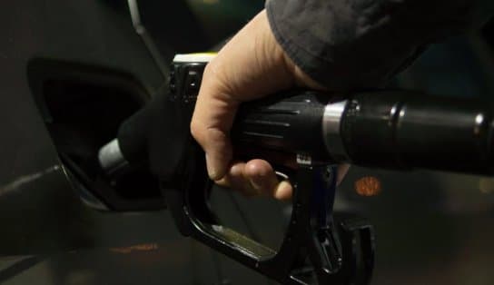 Imagem de Você sabia que descer 'na banguela' gasta mais combustível? Técnico dá dicas de economia após nova alta da gasolina