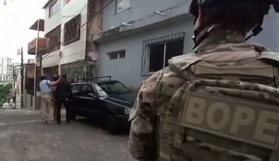 Imagem de Bope negocia rendição de três criminosos que fazem refém dentro de residência na Cidade Nova; suspeitos fugiram de abordagem