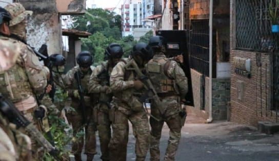 Imagem de Depois de quase 2 horas de negociação, criminosos se entregam e liberam refém na Cidade Nova; vítima é cadeirante