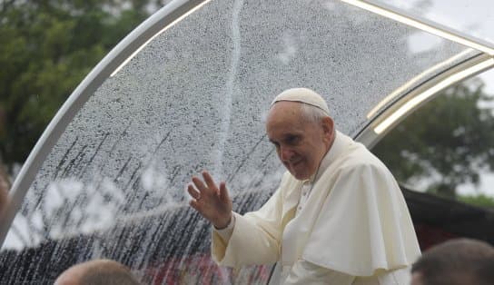 Imagem de Papa Francisco muda o Direito Canônico e condena casos de abuso sexual cometido por clérigos contra adultos; saiba mais