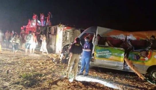 Imagem de Câmera interna de ônibus flagra momento do acidente que deixou 12 mortos em Eunápolis; assista