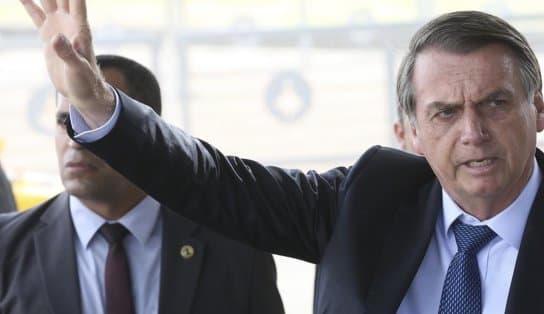 Imagem de Bolsonaro veta distribuição gratuita de absorventes a alunas de baixa renda: "falta de recursos"