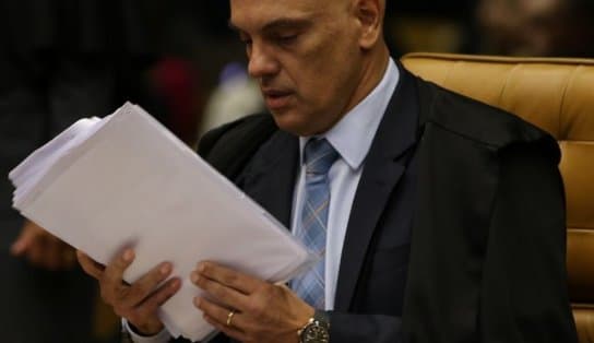 Imagem de Moraes autoriza PF a marcar depoimento de Bolsonaro em inquérito sobre suposta interferência na corporação