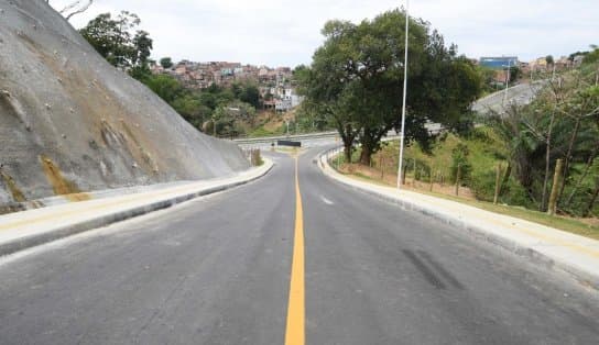 Imagem de Com iluminação em LED, nova via é inaugurada em Jardim Nova Esperança; obra facilita acesso à Paralela e Pau da Lima