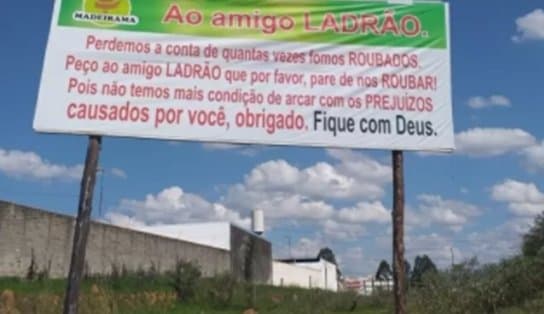 Imagem de Após sofrer três furtos seguidos, empresário instala outdoor e manda recado ao ladrão: "por favor, pare de nos roubar!"