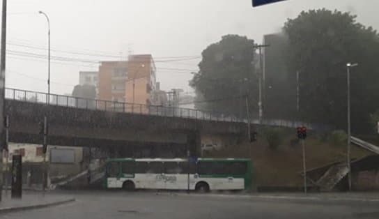 Imagem de Forte chuva em Salvador provoca alagamentos e prejuízos; mau tempo deve permanecer até domingo 