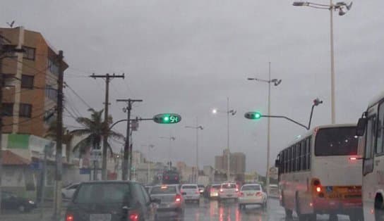 Imagem de O 'cacau caiu': mais uma madrugada com forte chuva, raios e trovões em Salvador; previsão é que mau tempo continue 