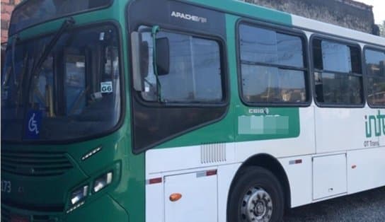 Imagem de Perdeu, perdeu! Homens armados com facas assaltam passageiros de ônibus na Av. Bonocô