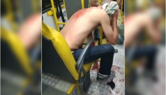 Imagem de VÍDEO: policial reage a assalto em ônibus e é esfaqueado; "brigaram na minha frente", diz testemunha